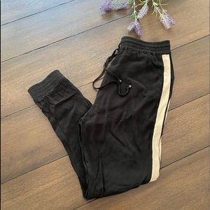 NWOT- Willow & Clay Jogger Pants - Size Small